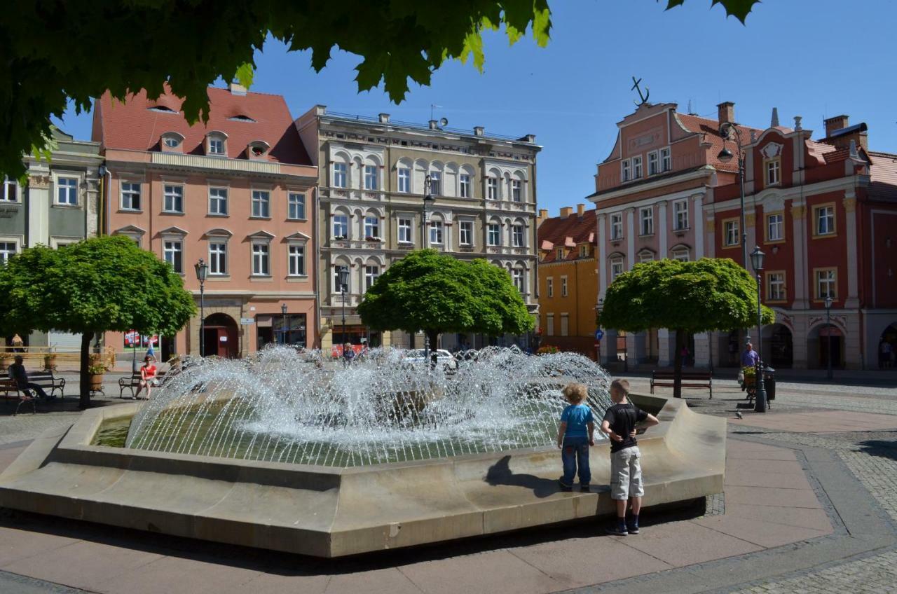 Art Mieszkanie Blisko Dworca Pkp Walbrzych Miasto Exterior photo